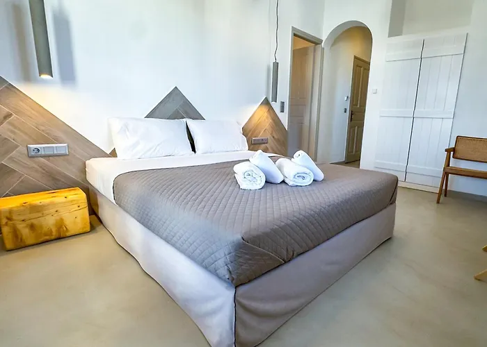 Paradise Hotel (Adults Only)